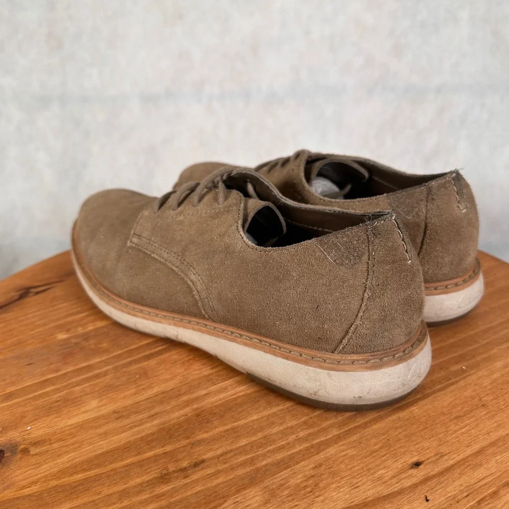 Clarks Suede Derby Shoes Mens 9 Tan Good Ultimate Comfort Lace Up 261496357080